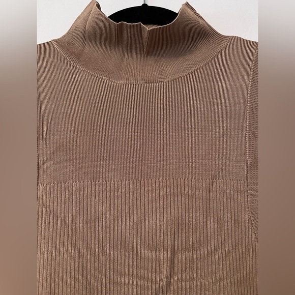 GOOD AMERICAN Pleated Sleeveless Rib Midi Dress - Picture 6 of 6